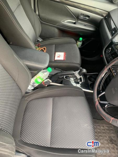 Mitsubishi Outlander 2.0-LITER 7 SEATER FAMILY SUV Automatic 2017 - image 6