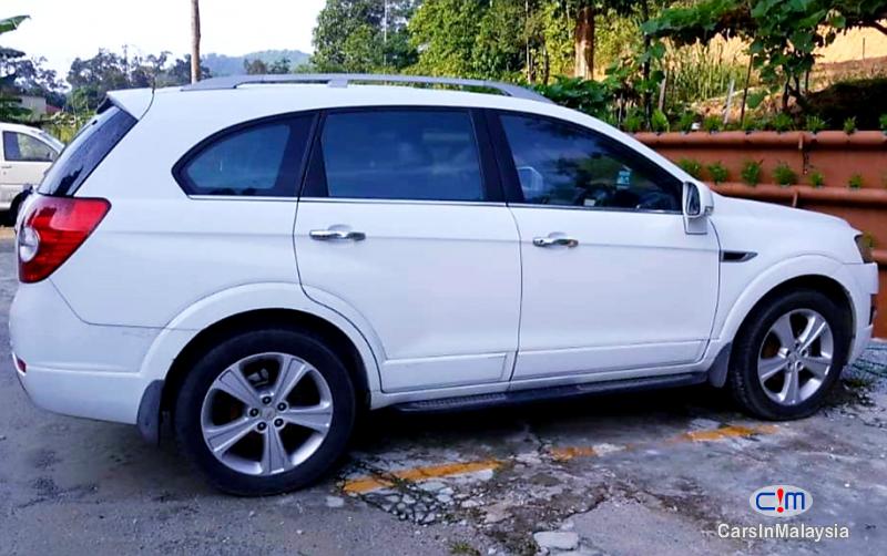 Chevrolet Captiva 2.0-LITER LUXURY FAMILY SUV Automatic 2012 - image 2
