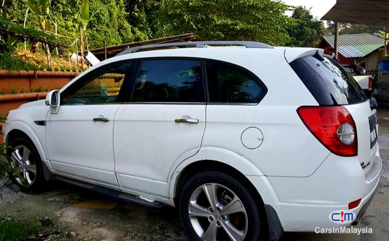 Chevrolet Captiva 2.0-LITER LUXURY FAMILY SUV Automatic 2012 - image 4