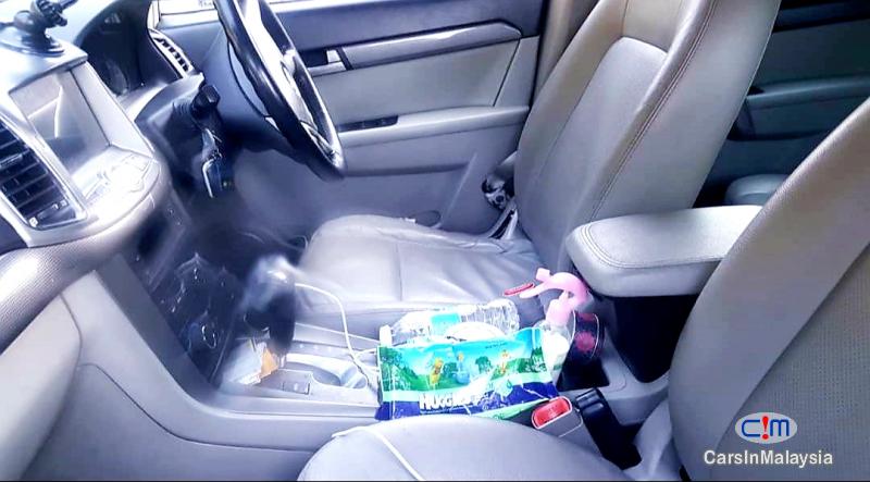 Chevrolet Captiva 2.0-LITER LUXURY FAMILY SUV Automatic 2012 - image 5