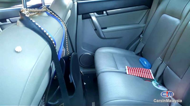 Chevrolet Captiva 2.0-LITER LUXURY FAMILY SUV Automatic 2012 - image 6