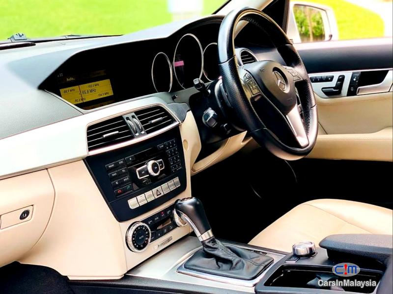 Mercedes Benz C250 CGI 1.8-LITER LUXURY SEDAN Automatic 2012 - image 10