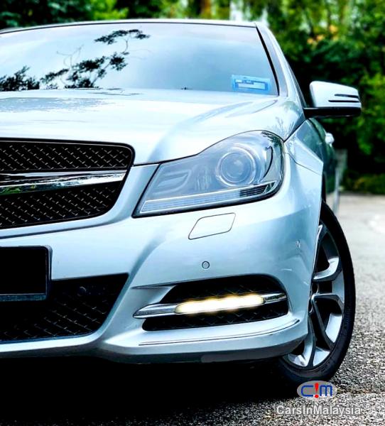 Mercedes Benz C250 CGI 1.8-LITER LUXURY SEDAN Automatic 2012 - image 11