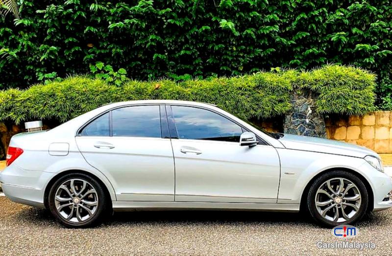 Mercedes Benz C250 CGI 1.8-LITER LUXURY SEDAN Automatic 2012 - image 5