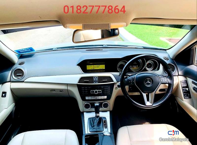 Mercedes Benz C250 CGI 1.8-LITER LUXURY SEDAN Automatic 2012 - image 9