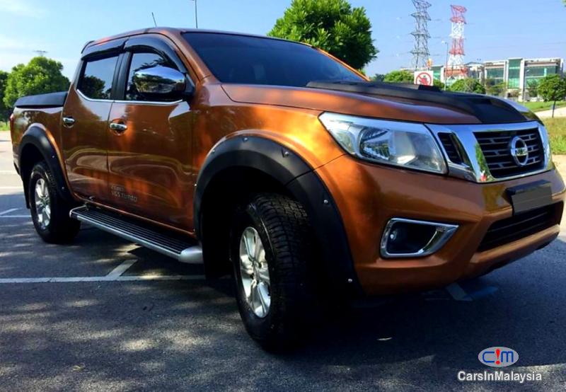 Nissan Navara 2.5-LITER DOUBLE CAB DIESEL TURBO Automatic 2017 - image 4