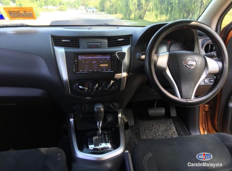 Nissan Navara 2.5-LITER DOUBLE CAB DIESEL TURBO Automatic 2017 - image 5