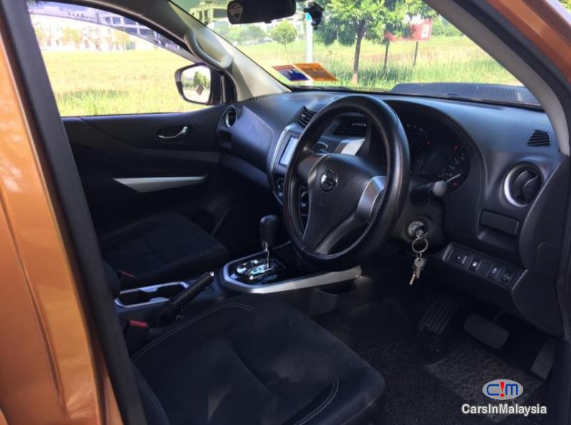 Nissan Navara 2.5-LITER DOUBLE CAB DIESEL TURBO Automatic 2017 - image 6