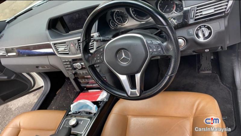 Mercedes Benz E250 CGI 1.8-LITER LUXURY CGI TURBO SEDAN Automatic 2012 - image 5