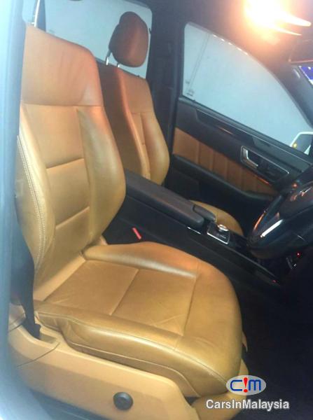 Mercedes Benz E250 CGI 1.8-LITER LUXURY CGI TURBO SEDAN Automatic 2012 - image 8