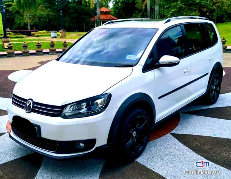 Volkswagen Cross Touran 1.4-LITER TSI FUEL SAVER FAMILY MPV Automatic 2012 - image 4