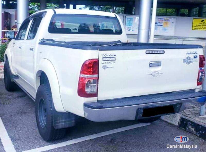 Toyota Hilux 2.5-LITER 4WD CAB CHASSIS DIESEL TURBO Automatic 2013