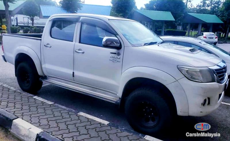 Toyota Hilux 2.5-LITER 4WD CAB CHASSIS DIESEL TURBO Automatic 2013 in Kuala Lumpur