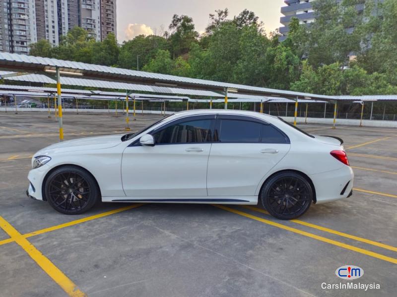 Mercedes Benz C180 1.6-LITER TURBO LUXURY SEDAN Automatic 2020 - image 4