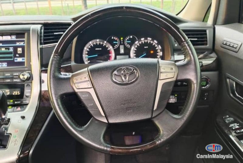 Toyota Vellfire 3.5-LITER PILOT SEATS FAMILY LUXURY MPV FULL SPEC Automatic 2014 - image 12