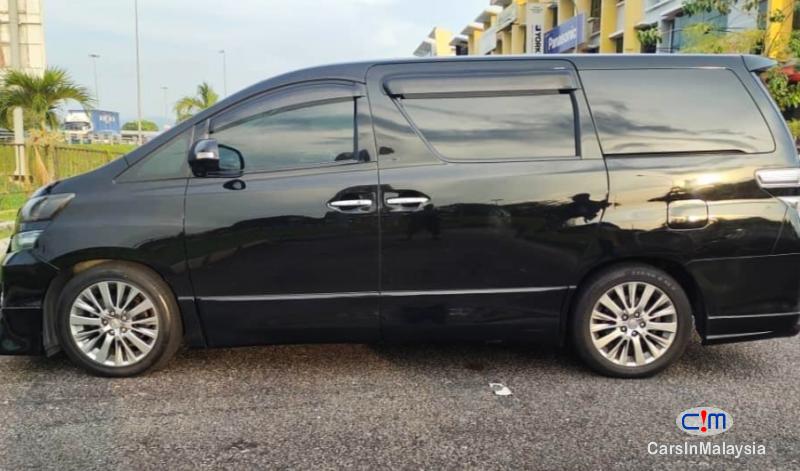 Toyota Vellfire 3.5-LITER PILOT SEATS FAMILY LUXURY MPV FULL SPEC Automatic 2014 - image 15