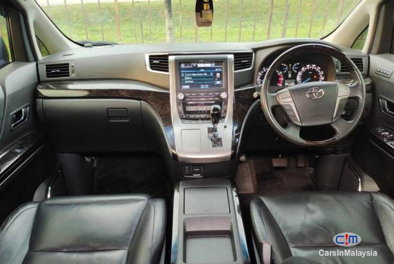 Toyota Vellfire 3.5-LITER PILOT SEATS FAMILY LUXURY MPV FULL SPEC Automatic 2014 in Selangor - image