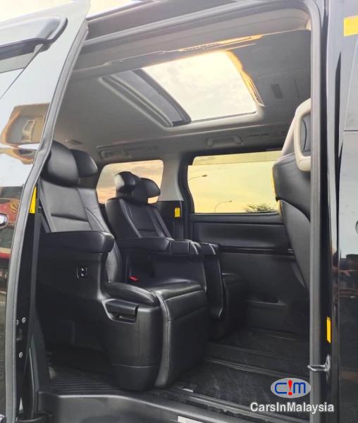 Toyota Vellfire 3.5-LITER PILOT SEATS FAMILY LUXURY MPV FULL SPEC Automatic 2014 - image 9