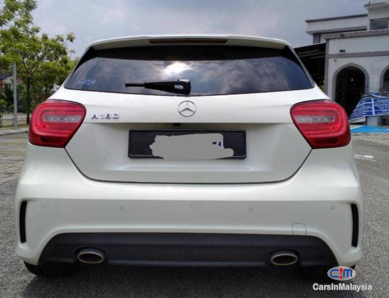 Mercedes Benz A180 1.6-LITER TURBO LUXURY HATCHBACK Automatic 2013 - image 10