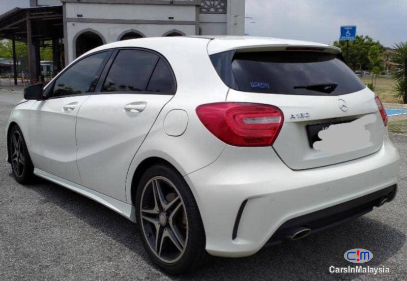 Mercedes Benz A180 1.6-LITER TURBO LUXURY HATCHBACK Automatic 2013 - image 11