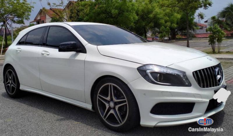 Mercedes Benz A180 1.6-LITER TURBO LUXURY HATCHBACK Automatic 2013 - image 13