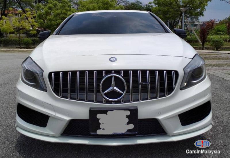 Mercedes Benz A180 1.6-LITER TURBO LUXURY HATCHBACK Automatic 2013 - image 9