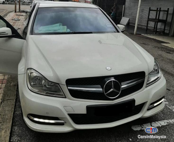 Mercedes Benz C180 CGI 1.8-LITER TURBO LUXURY SEDAN Automatic 2012 - image 9