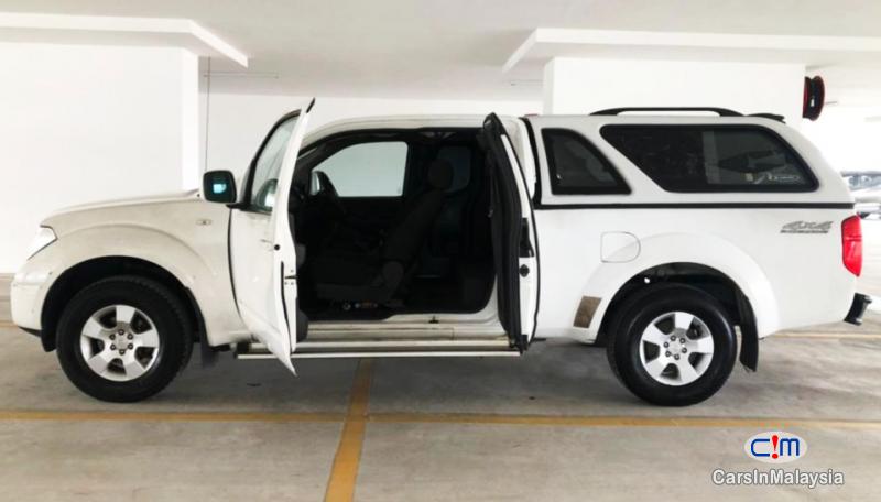 Nissan Navara 2 5-LITER 4X4 KERETA SAMBUNG BAYAR Manual 2013 - image 2