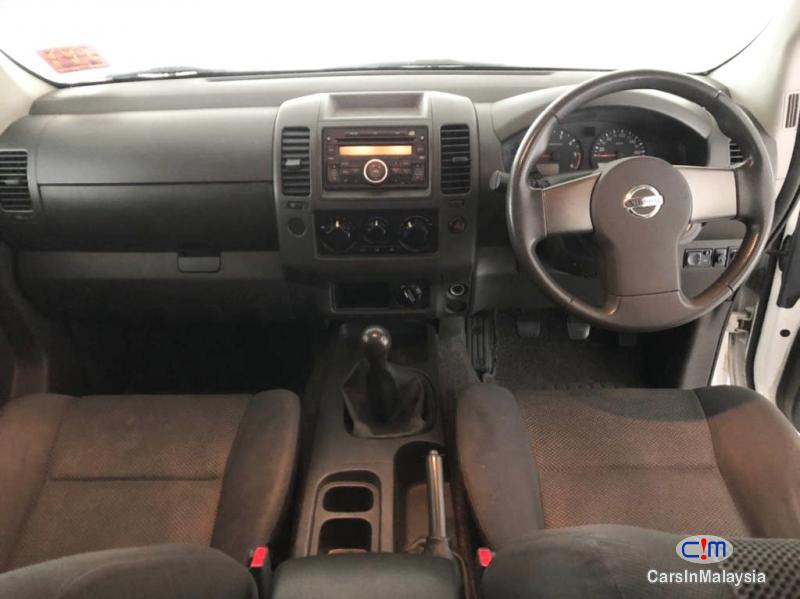 Nissan Navara 2 5-LITER 4X4 KERETA SAMBUNG BAYAR Manual 2013 - image 5