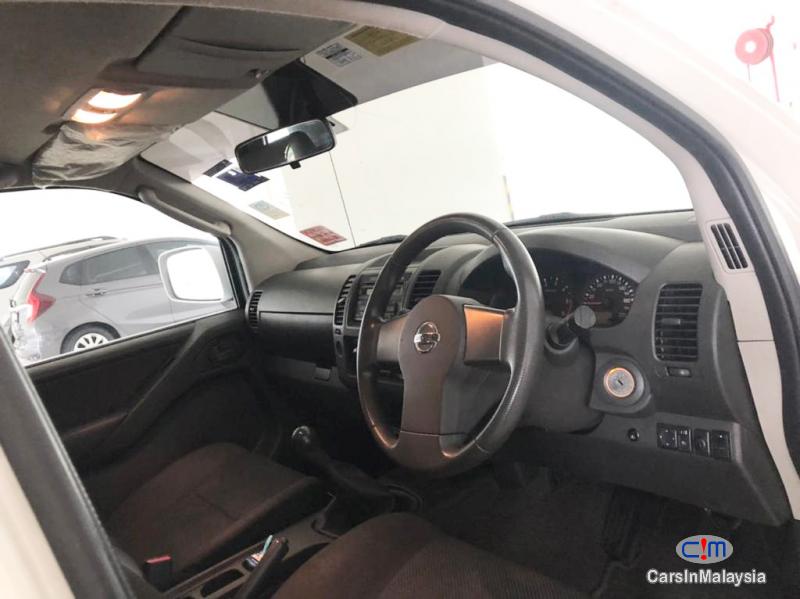 Nissan Navara 2 5-LITER 4X4 KERETA SAMBUNG BAYAR Manual 2013 - image 6
