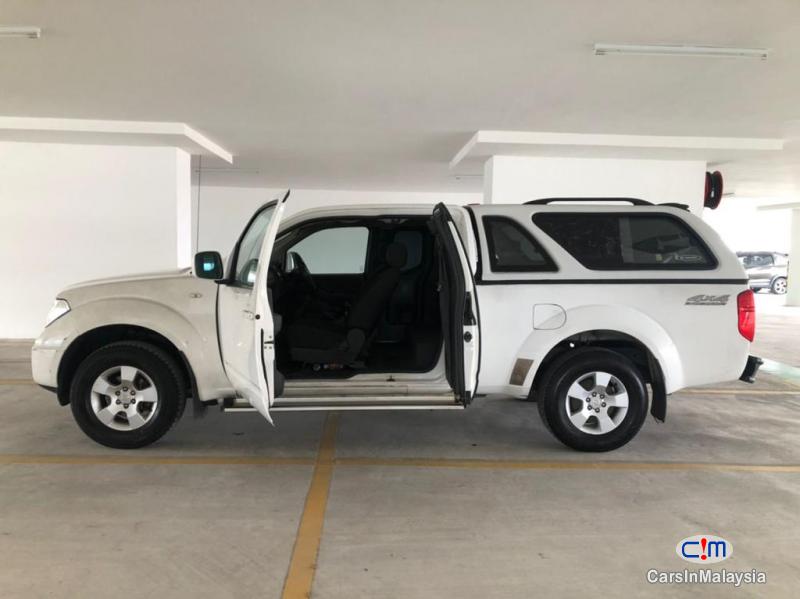 Nissan Navara 2 5-LITER 4X4 KERETA SAMBUNG BAYAR Manual 2013 - image 7