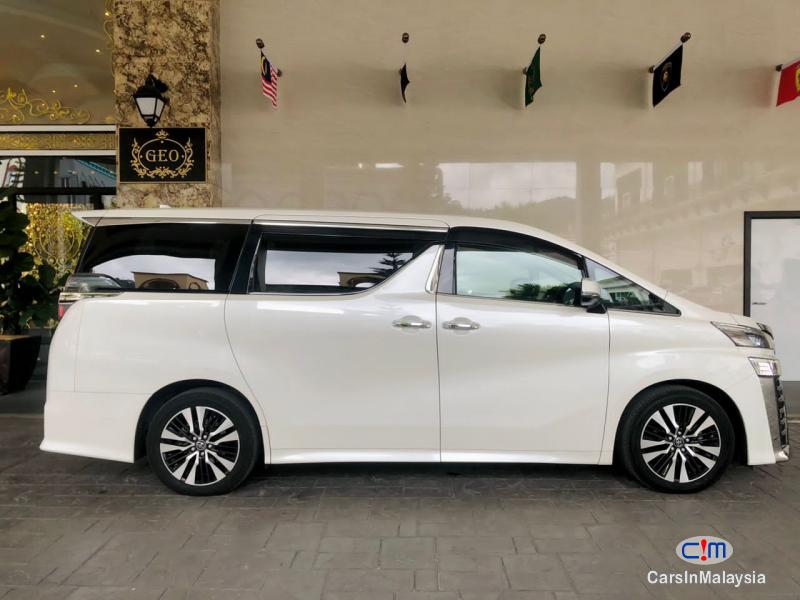 Toyota Vellfire 2.5-LITER LUXURY FAMILY MPV PILOT SEATS Automatic 2022 in Malaysia - image