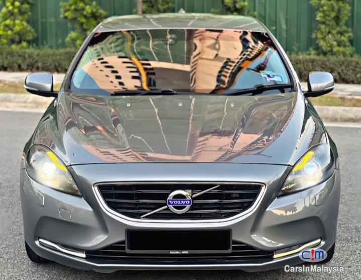 Volvo V40 Cross Country 1.6-LITER TURBO SPORTS HATCHBACK Automatic 2015 - image 2