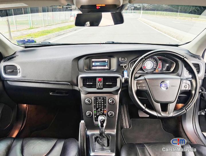 Volvo V40 Cross Country 1.6-LITER TURBO SPORTS HATCHBACK Automatic 2015 - image 5