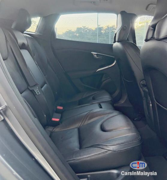 Volvo V40 Cross Country 1.6-LITER TURBO SPORTS HATCHBACK Automatic 2015 - image 7