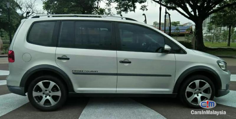 Volkswagen Cross Touran Automatic 2012