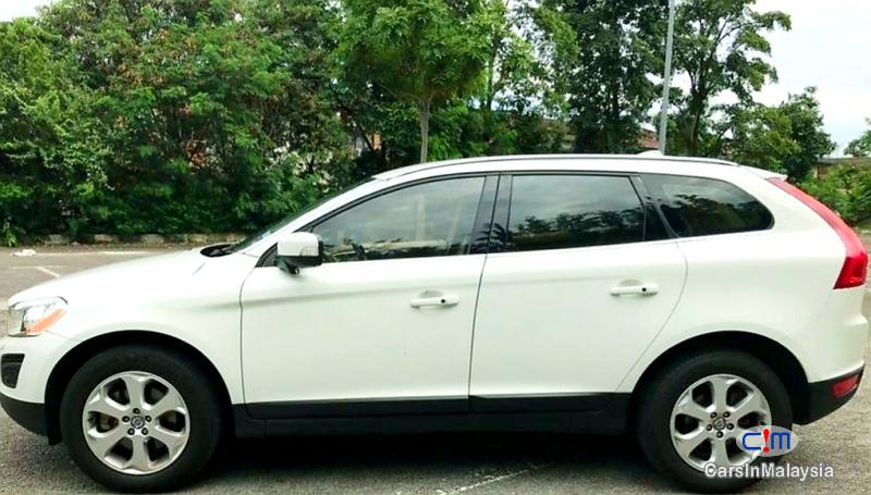 Volvo XC60 2.0-LITER LUXURY SUV Automatic 2011 - image 3