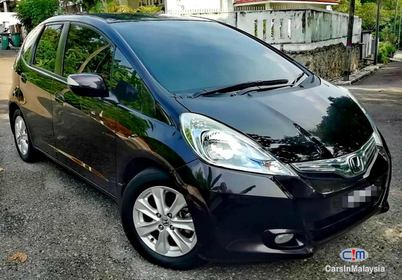 Honda Jazz Hybrid 1.4-LITER FUEL ECONOMY HYBRID HATCHBACK Automatic 2014 in Selangor