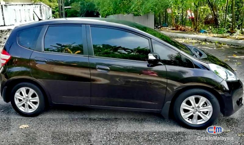 Honda Jazz Hybrid 1.4-LITER FUEL ECONOMY HYBRID HATCHBACK Automatic 2014 in Selangor - image