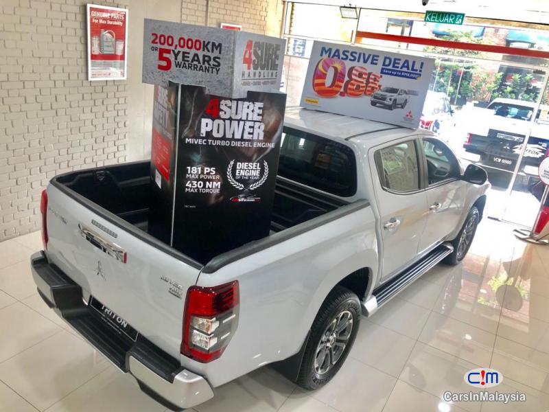Mitsubishi Triton VGT PREMIUM Automatic 2018 - image 10