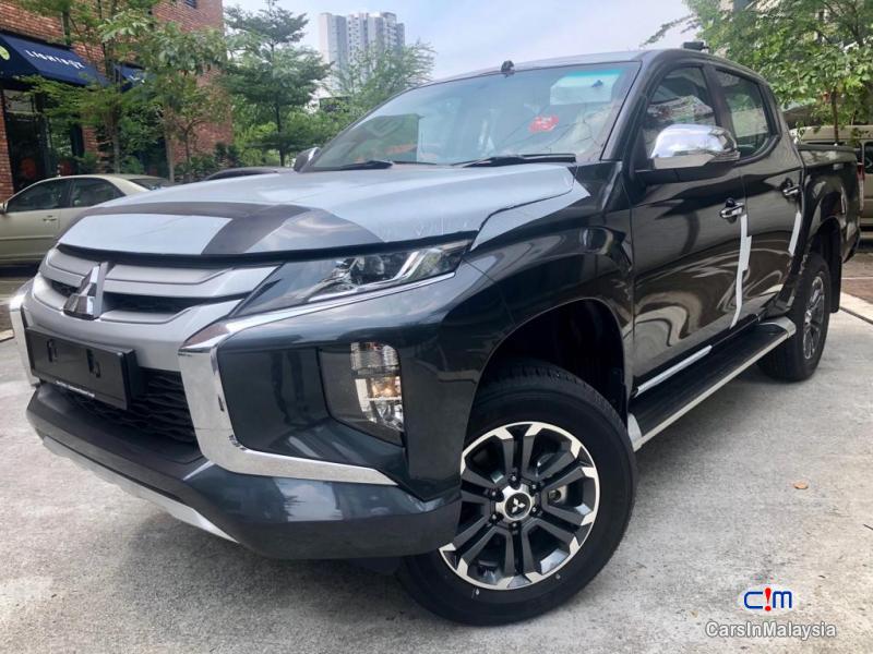 Mitsubishi Triton VGT PREMIUM Automatic 2018 - image 11