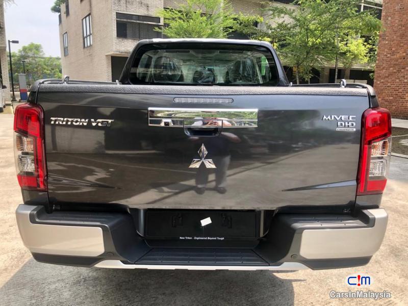 Mitsubishi Triton VGT PREMIUM Automatic 2018 - image 12