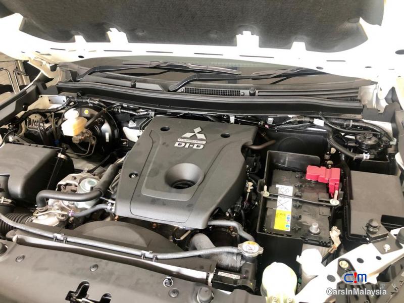 Mitsubishi Triton VGT PREMIUM Automatic 2018 - image 13