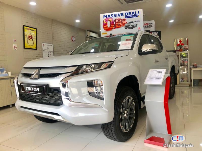 Mitsubishi Triton VGT PREMIUM Automatic 2018 - image 2