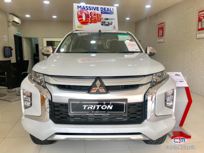 Mitsubishi Triton VGT PREMIUM Automatic 2018 - image 3