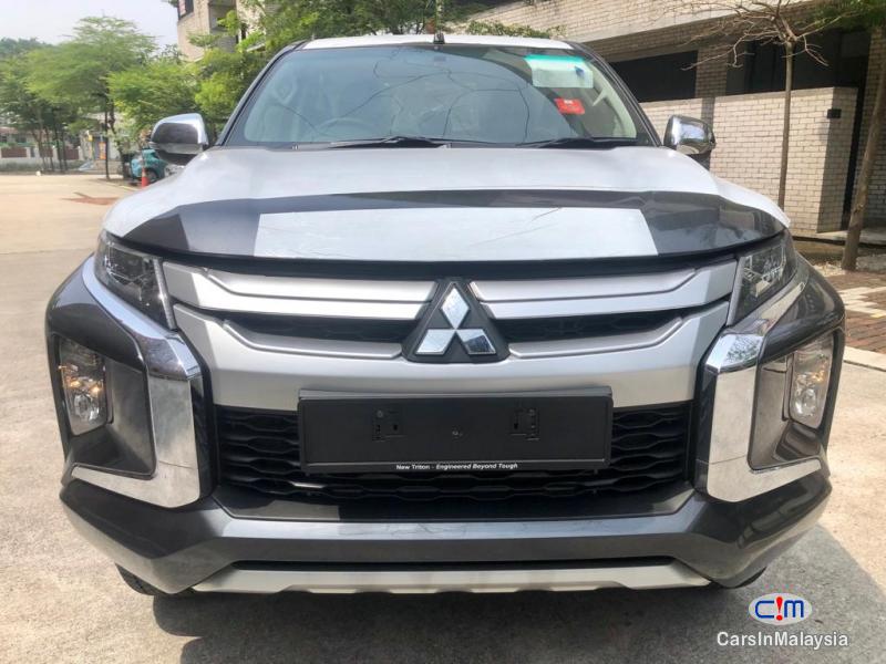 Mitsubishi Triton VGT PREMIUM Automatic 2018 - image 4