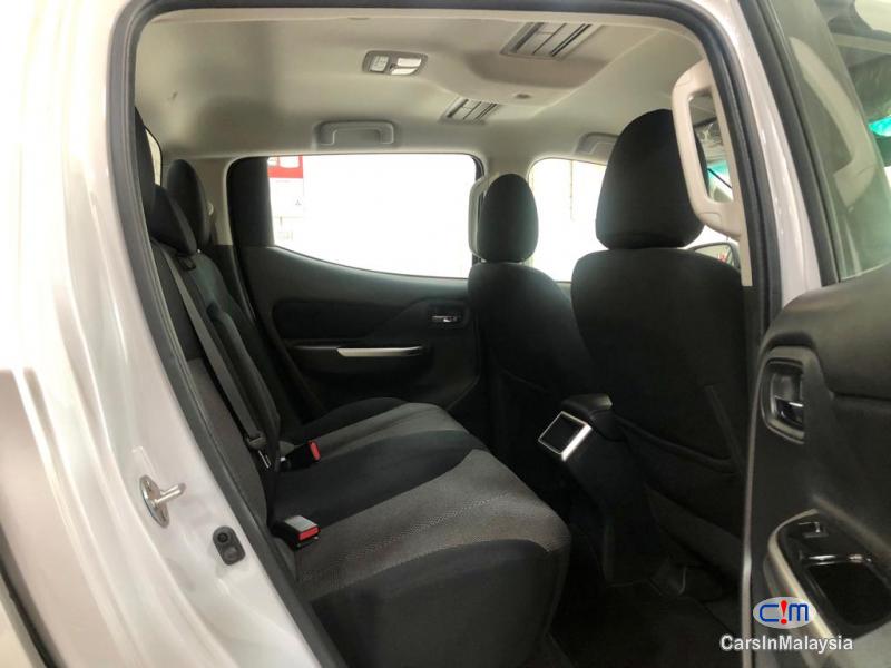 Mitsubishi Triton VGT PREMIUM Automatic 2018 - image 6