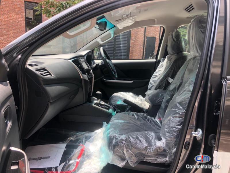 Mitsubishi Triton VGT PREMIUM Automatic 2018 - image 7