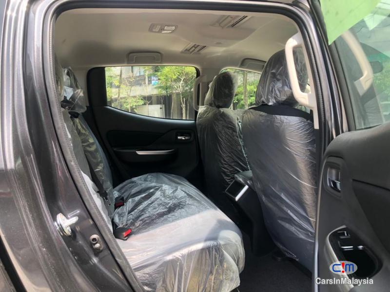 Mitsubishi Triton VGT PREMIUM Automatic 2018 - image 9