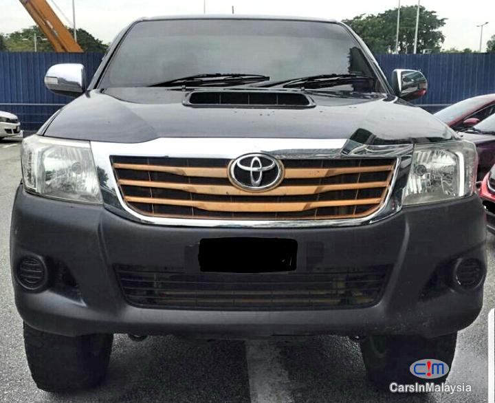 Pictures of Toyota Hilux 2.5 4X4 4WD Automatic 2013